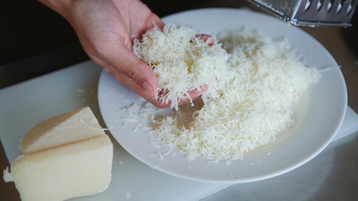 Alerta alimentaria por queso rallado - Sociedad
