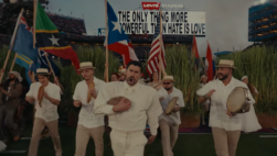 Bad Bunny en su actuación durante la Super Bowl