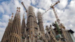 Torre de la Sagrada Familia - Sociedad