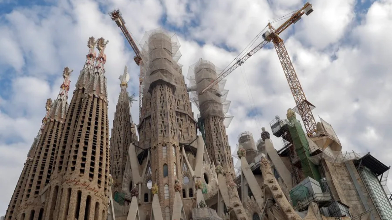 ¿Qué le falta a la Sagrada Familia para estar completa al cien por cien?