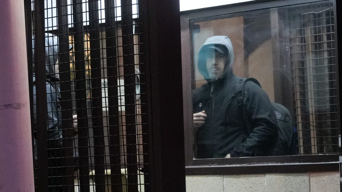 El exjefe militar de ETA Garikoitz Aspiazu Rubina, alias 'Txeroki', a su salida de la prisión de Martutene, a 9 de febrero de 2026, en San Sebastián, Guipúzcoa, País Vasco (España)