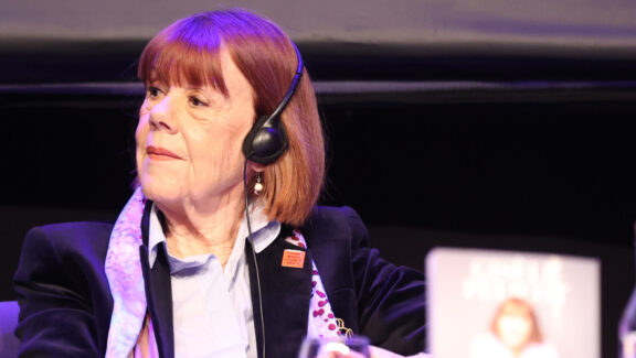 La francesa Gisèle Pelicot, convertida en un icono feminista global tras llevar a juicio un caso de violencia sexual, presenta sus memorias 'Un himno a la vida'