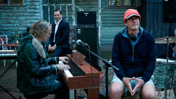 Anders Thomas Jensen en el rodaje de 'The last viking' junto a Mads Mikkelsen y Nikolaj Lie Kaas, los protagonistas