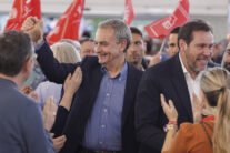 El expresidente del Gobierno José Luis Rodríguez Zapatero y el ministro de Transportes, Óscar Puente.