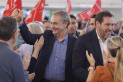 El expresidente del Gobierno José Luis Rodríguez Zapatero y el ministro de Transportes, Óscar Puente.