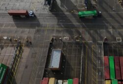 FELIXSTOWE (United Kingdom), 11/03/2026.- An image made with a drone shows trucks carrying containers at the Port of Felixstowe in Felixstowe, Britain, 11 March 2026. According to supply chain analytic firm project44, container shipment diversions have increased by more than 360 percent since the Strait of Hormuz was effectively declared closed amid the ongoing war between the United States, Israel, and Iran. British Prime Minster, Sir Keir Starmer has warned that the longer the conflict goes on, then the outlook will be worse for the long term UK economy. (Reino Unido, Estados Unidos) EFE/EPA/NEIL HALL