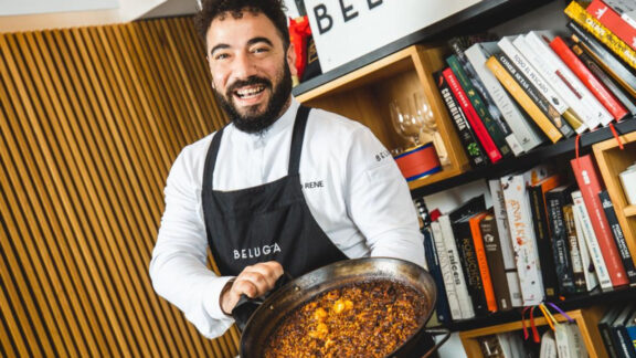 René en Málaga - Sociedad