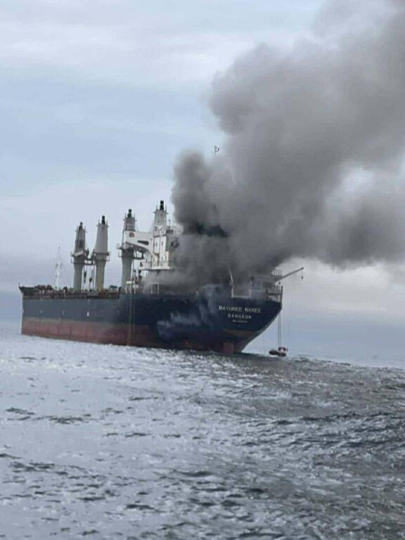 Tres barcos han sido alcanzados en las últimas horas por proyectiles cerca del estrecho de Ormuz.