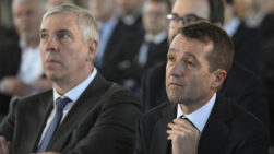 El expresidente de Indra, Ángel Escribano Ruiz y el consejero delegado, José Vicente de los Mozos