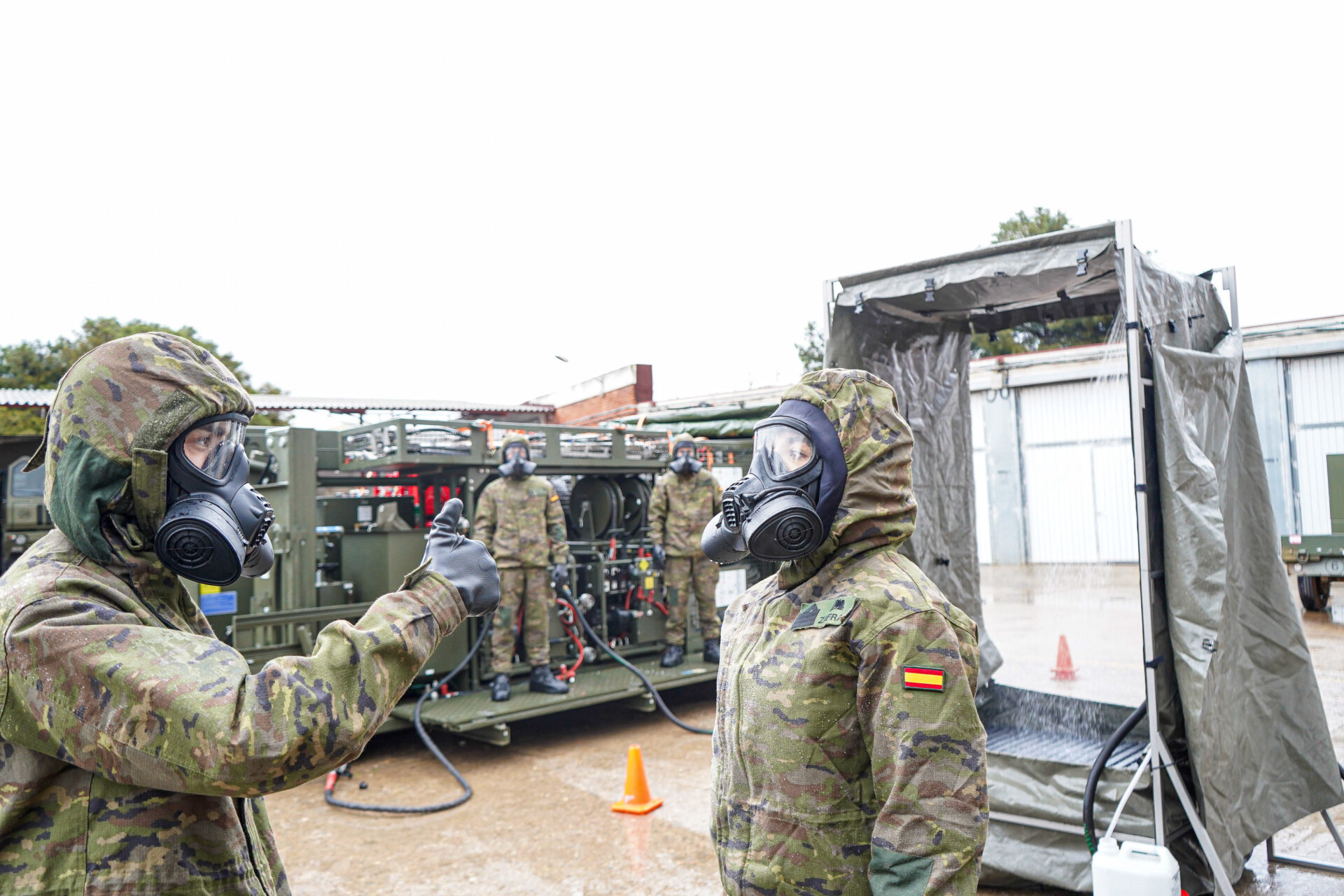 La sargento Elena Zafra con el EPI NBQ