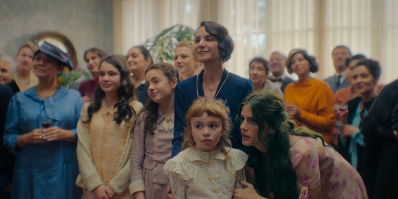 Fotograma de la serie 'La casa de los espíritus'