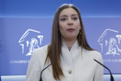 Ester Muñoz, de rueda de prensa en el Congreso.