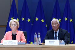 La presidenta de la Comisión Europea, Ursula von der Leyen, junto al presidente del Consejo Europeo, António Costa