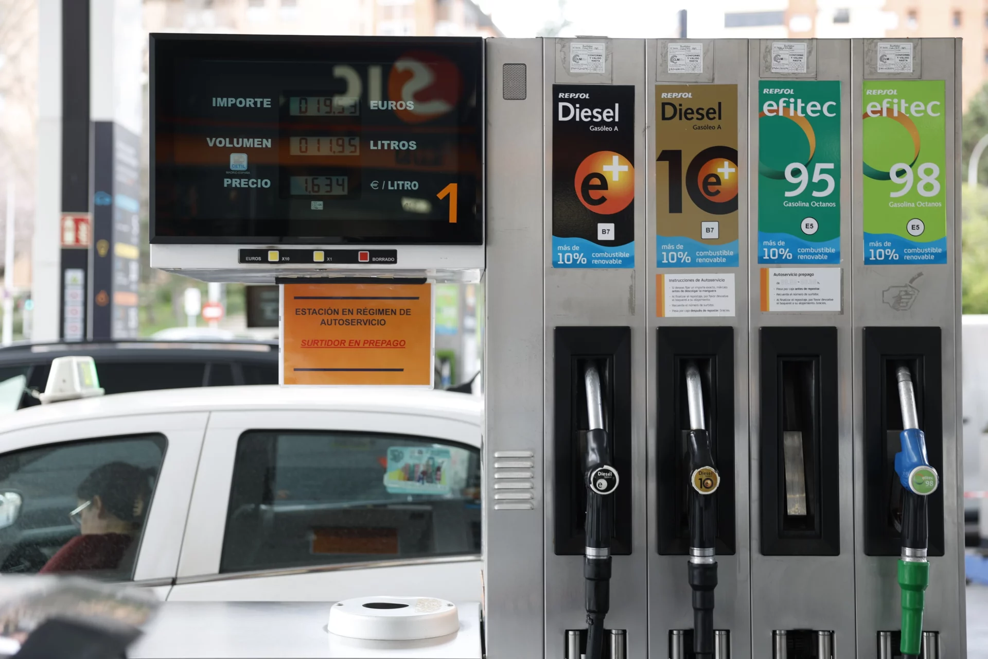 El precio del diésel y el precio de la gasolina