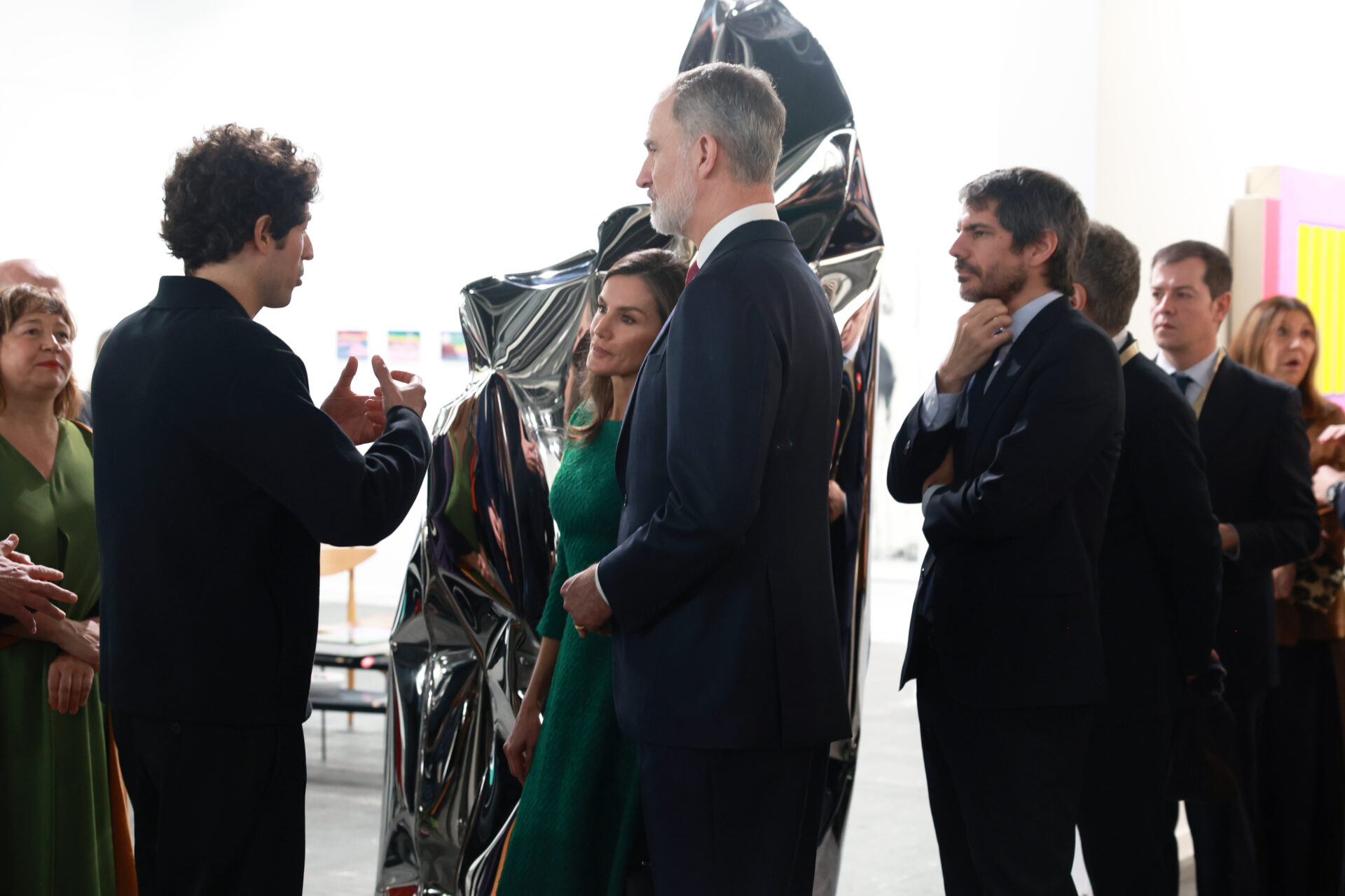 La Reina Letizia, el Rey Felipe VI y el ministro de Cultura, Ernest Urtasun, durante la 45ª Feria Internacional de Arte Contemporáneo-ARCOmadrid