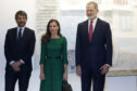 (I-D) El ministro de Cultura, Ernest Urtasun, la Reina Letizia y el Rey Felipe VI durante la 45ª Feria Internacional de Arte Contemporáneo-ARCOmadrid