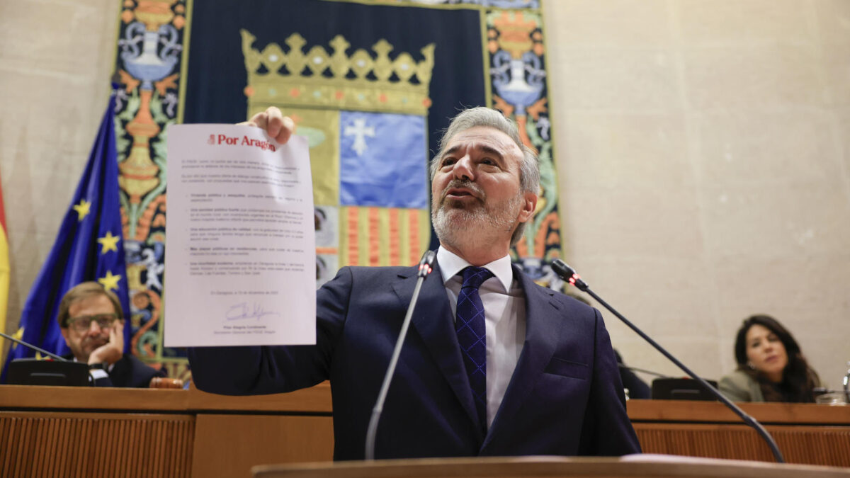 El presidente del PP de Aragón, Jorge Azcón durante la segunda sesión de debate investidura del Parlamento aragonés. EFE/ Javier Cebollada