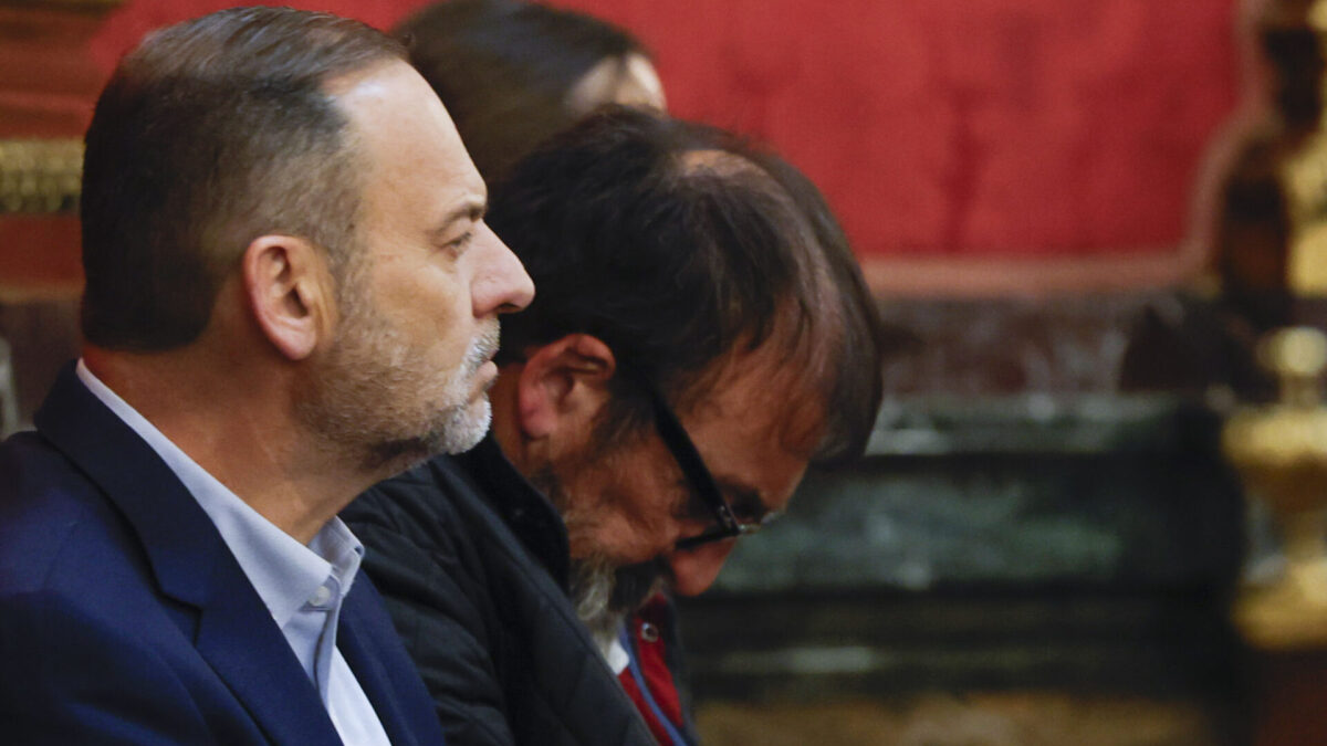 José Luis Ábalos y Koldo García en el banquillo de los acusados este martes en el primer día del juicio contra ellos.