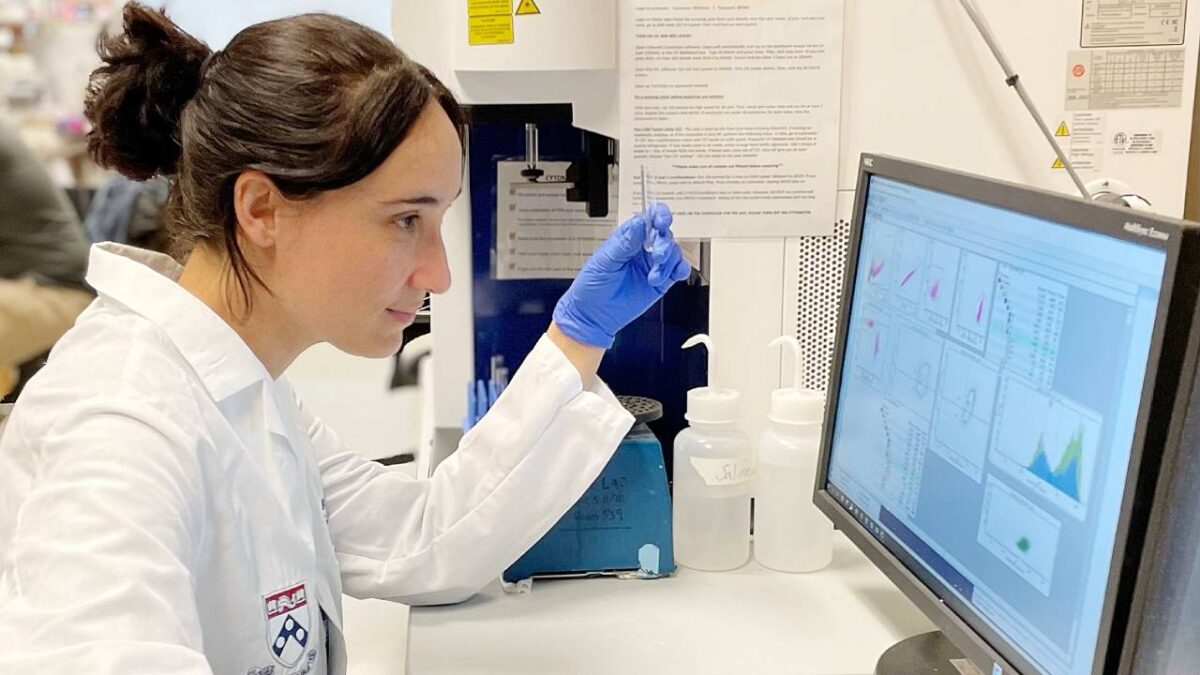 Ángela Aznar - Sociedad