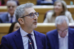 Arcadi Espada, interviene durante la sesión de control al Gobierno.
