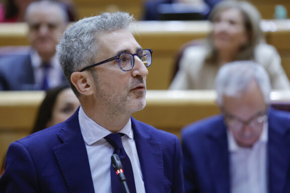 Arcadi Espada, interviene durante la sesión de control al Gobierno.
