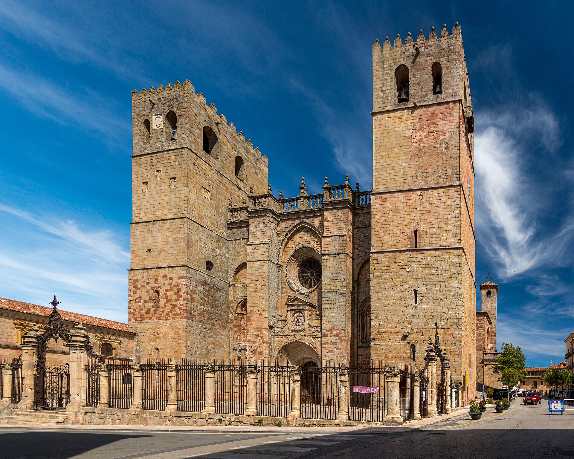 Catedral de Sigüenza - Sociedad