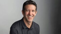 John Ternus (Apple) - Sociedad