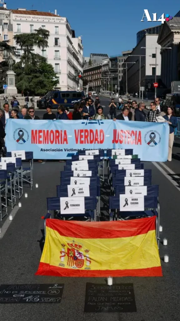 Las víctimas de Adamuz el pasado mes de abril exigiendo justicia.