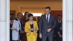 La ministra de Vivienda, Isabel Rodríguez, junto al presidente del Gobierno, Pedro Sánchez