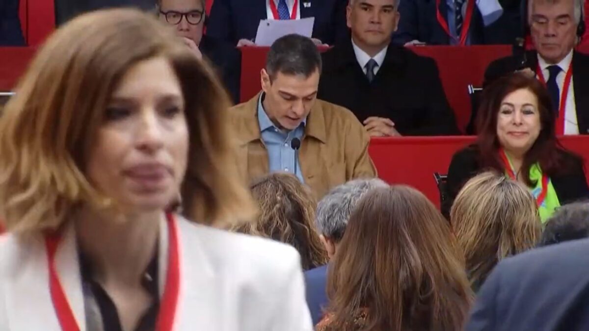 Llegaron los africanos, llamen a la policía": los vídeos que prueban el  acoso a la exsecretaria de la Internacional Socialista en Ferraz - Artículo  14