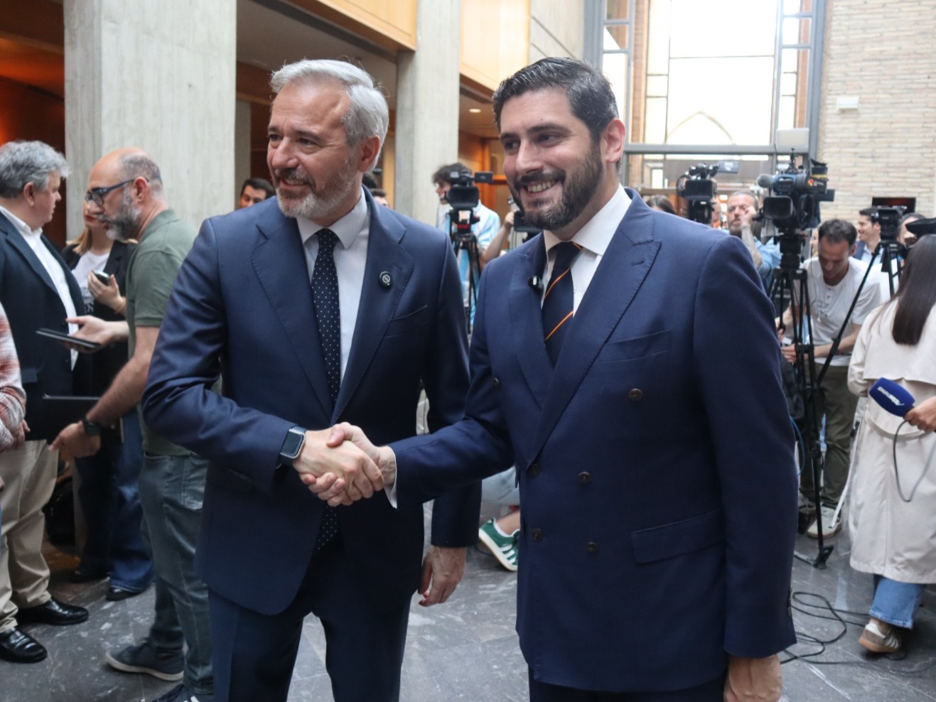 Claves del acuerdo PP-VOX en Aragón: menos impuestos, giro duro en inmigración y un nuevo mapa de acceso a la vivienda