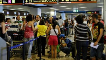 Crisis de vuelos en el aeropuerto - Sociedad