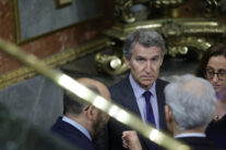 El líder del PP, Alberto Núñez Feijóo, durante el pleno del Congreso que debate y vota las dos enmiendas a la totalidad que han presentado PP y Vox a la reforma constitucional que propone el Gobierno para blindar en la carta magna el aborto en la sanidad pública, a través del artículo 43 que recoge el derecho a la protección de la salud.