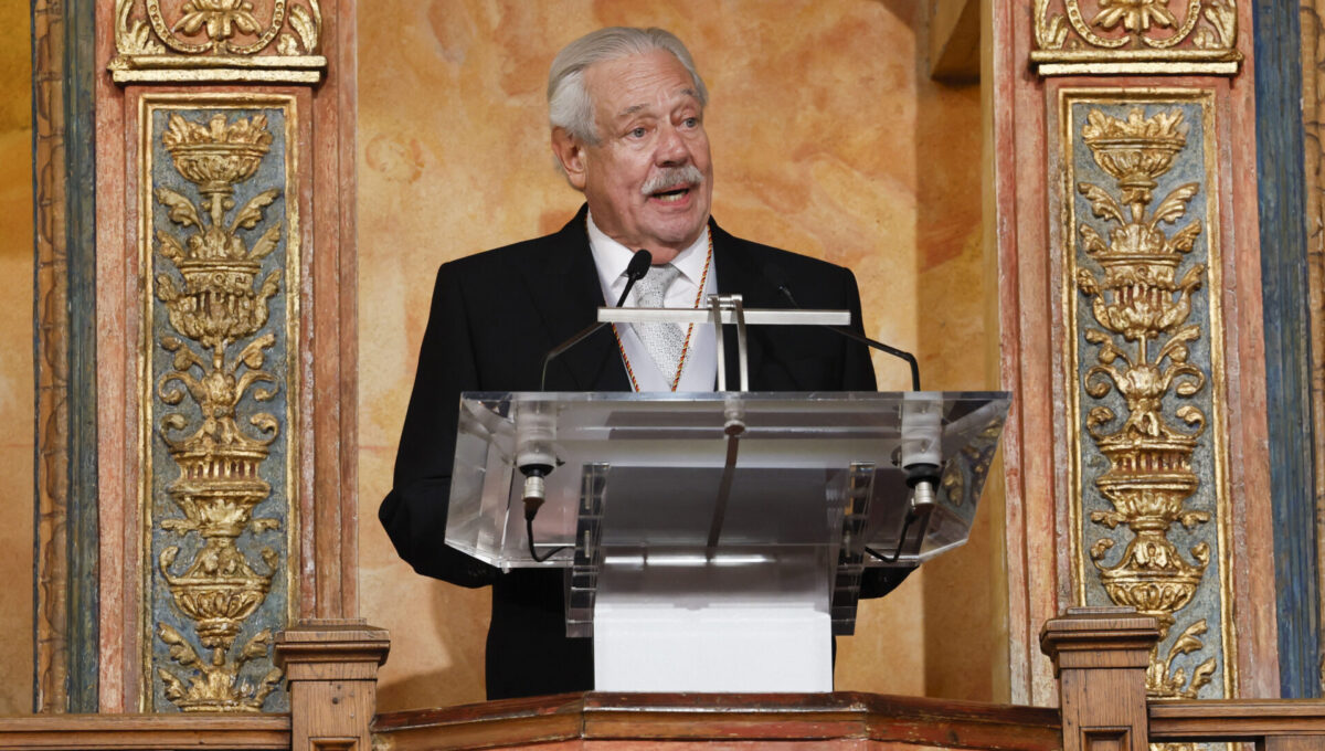 El escritor mexicano Gonzalo Celorio pronuncia su discurso tras recibir el Premio Cervantes 2025, el más importante de las letras hispanas