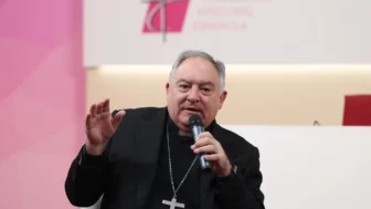 José Mazuelos endurece el tono en vísperas de la visita del Papa León XIV y sitúa el foco en la deshumanización del debate migratorio, en una de las rutas más mortíferas del mundo