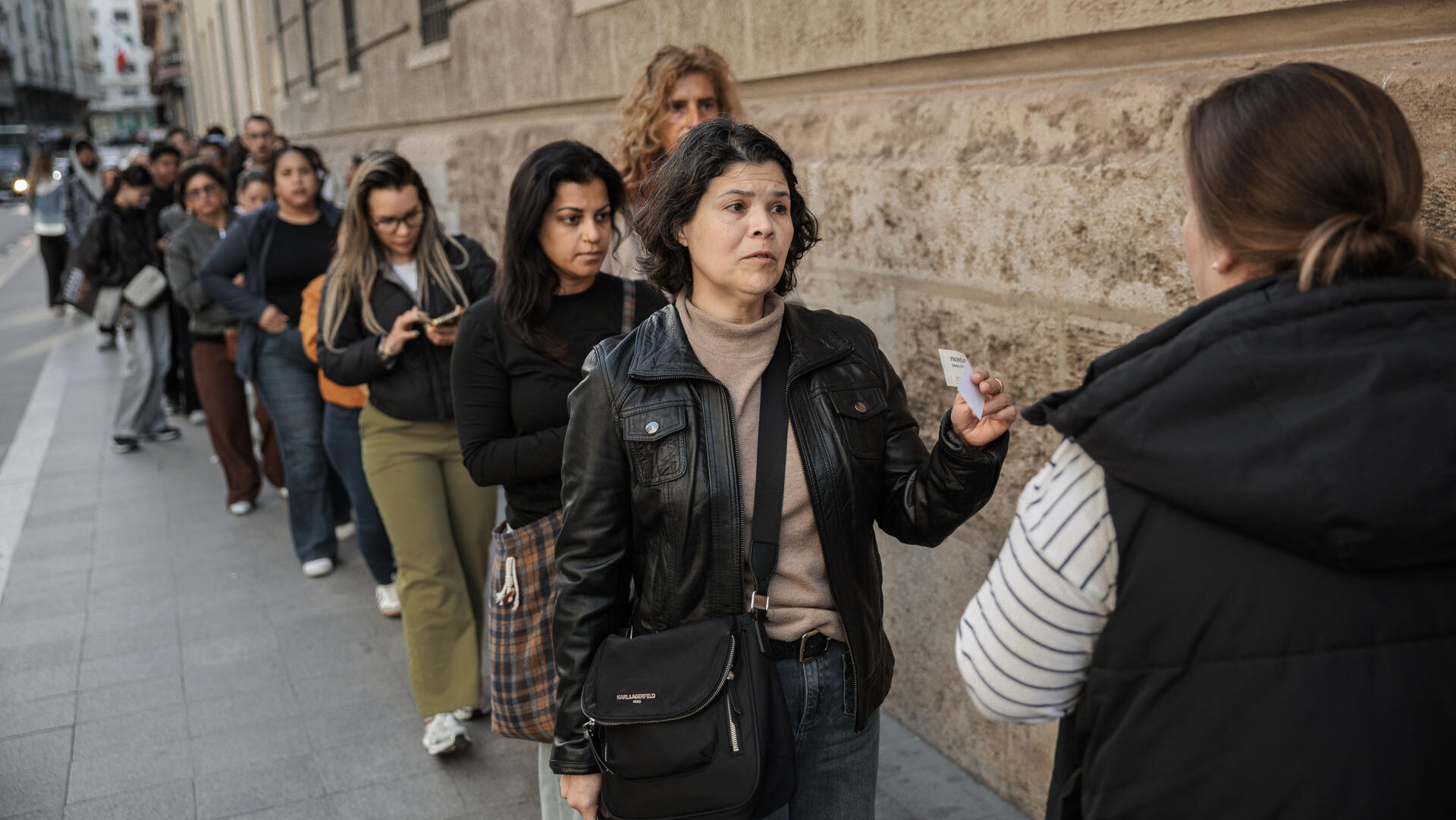 Tasa administrativa en la regularización extraordinaria: cuánto cuesta, quién la paga y por qué es decisiva