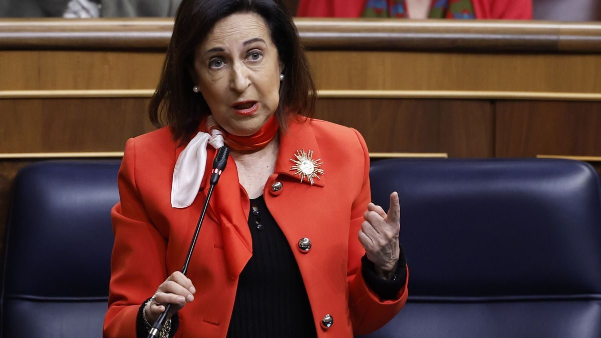 La ministra de Defensa, Margarita Robles, en el Congreso