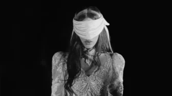 Rosalía, en una imagen del videoclip 'Focu' Ranni'