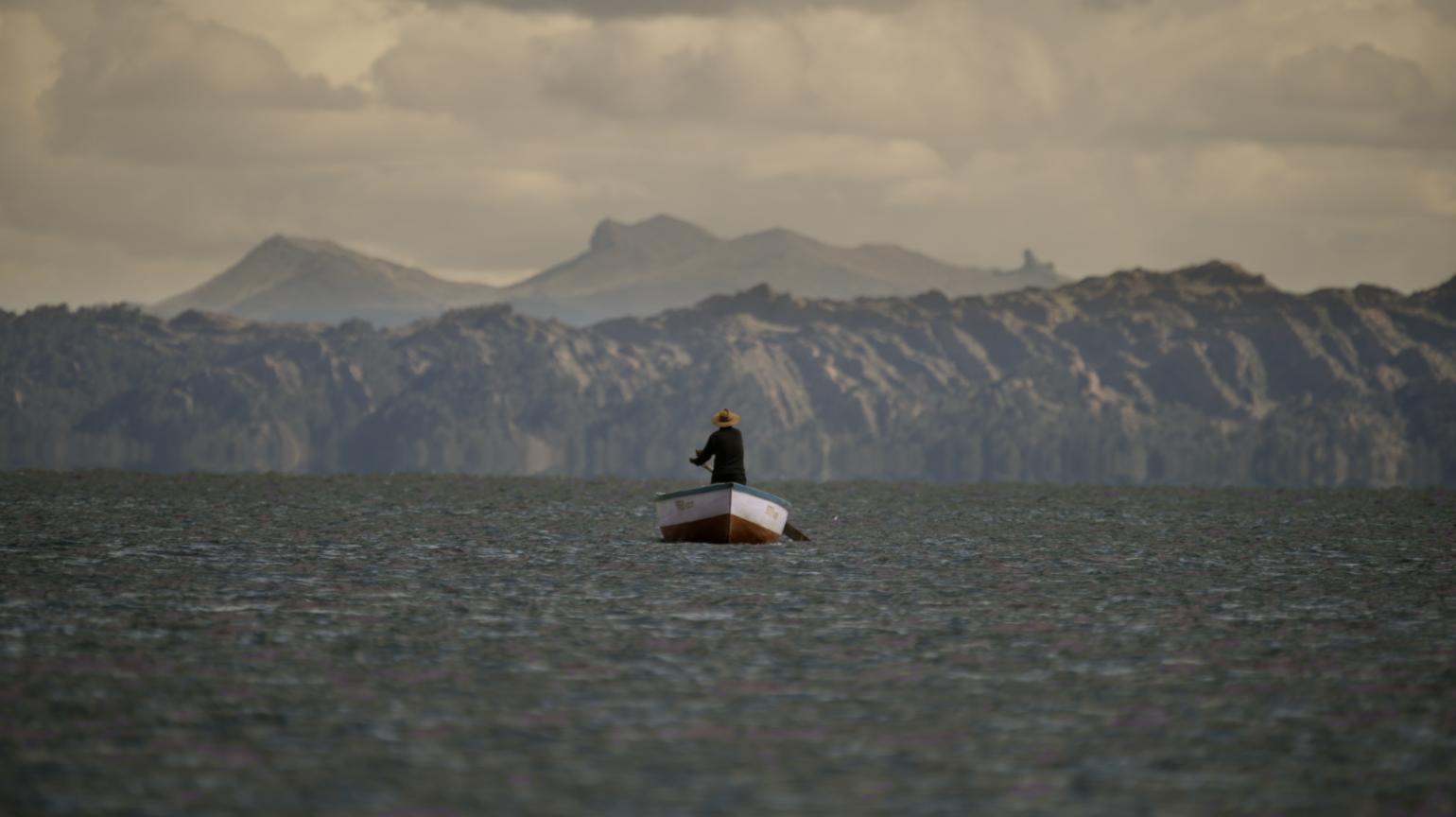 Javier Corcuera dirige el documental "Uyariy", escuchar en quechua, en el que recoge el estallido social en 2023 en Perú contra la presidenta Dina Boluarte