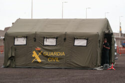 GRAFCAN3559. GRANADILLA DE ABONA (TENERIFE), 09/05/2026.- Puesto de la Guardia Civil instalada en el Puerto de Granadilla a la espera del buque de bandera holandesa MV Hondius afectado por un brote de hantavirus. EFE/Ramón de la Rocha varios casos de hantavirus. EFE/Ramón de la Rocha