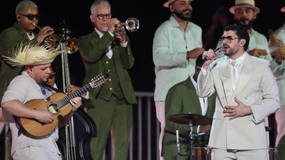 LISBON (Portugal), 27/05/2026.- Puerto Rican singer Bad Bunny (R) performs during a concer in Lisbon, Portugal, 27 May 2026. (Lisboa) EFE/EPA/MANUEL DE ALMEIDA