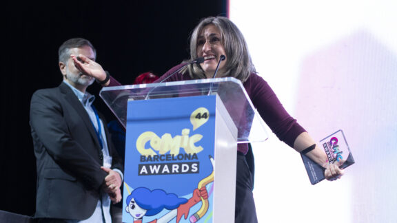 Teresa Valero gana el premio a la mejor obra española con 'Contrapaso: Mayores, con reparos', en el 44º Salón del Cómic Barcelona