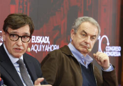 SAN SEBASTIÁN (ESPAÑA), 14/02/2025.- El expresidente del Gobierno José Luis Rodríguez Zapatero (d), y el president de la Generalitat, Salvador Illa (i), participan en una mesa redonda durante la jornada previa al décimo Congreso del PSE-EE que se celebra en San Sebastián. EFE/Juan Herrero.