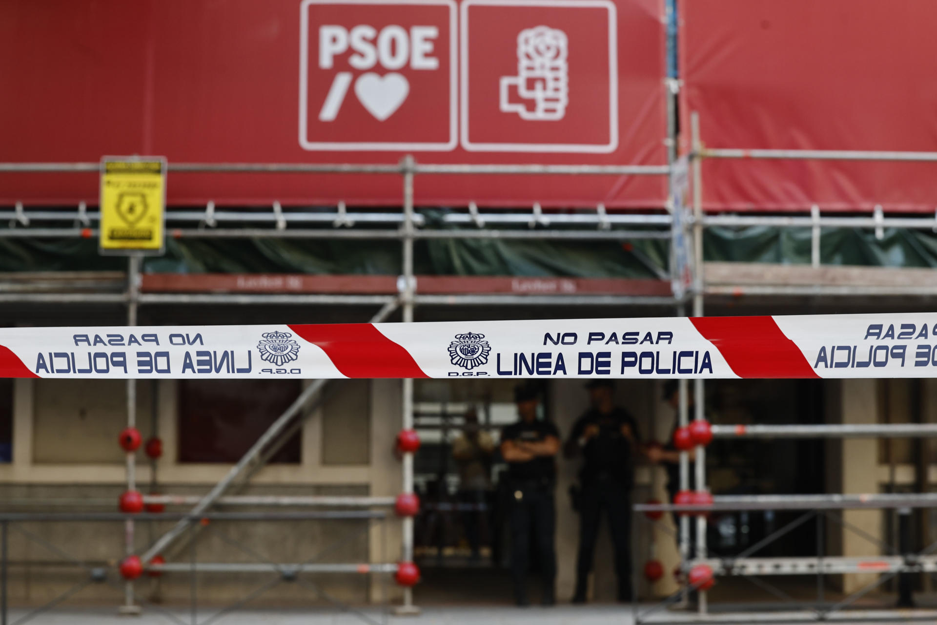 MADRID, 27/05/2026.- El caso Leire, que el juez Santiago Pedraz comenzó a investigar en secreto en diciembre, ha destapado una presunta trama, supuestamente financiada "con cargo a fondos" del PSOE, para "atacar la correcta dirección de las investigaciones" abiertas a la mujer y al hermano del presidente del Gobierno, Pedro Sánchez, o que pudieran perjudicar a miembros del partido. EFE/Daniel González