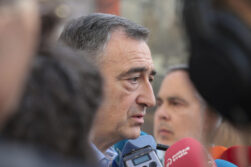 GRAFCAV4103. BILBAO, 28/05/2026.-El presidente del PNV, Aitor Esteban, en la imagen, donde ha afirmado este jueves que "la legislatura ha llegado a su fin" y el "interés general" demanda la convocatoria de elecciones generales este año. EFE/Luis Tejido