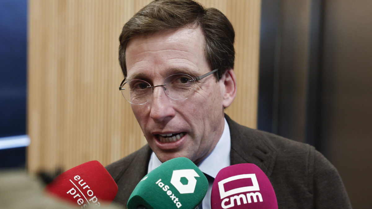 MADRID, 13/05/2026.- El alcalde de Madrid, José Luis Martínez Almeida, atiende a la prensa durante eu participación en el Foro ABC este miércoles en Madrid. EFE/ Sergio Perez