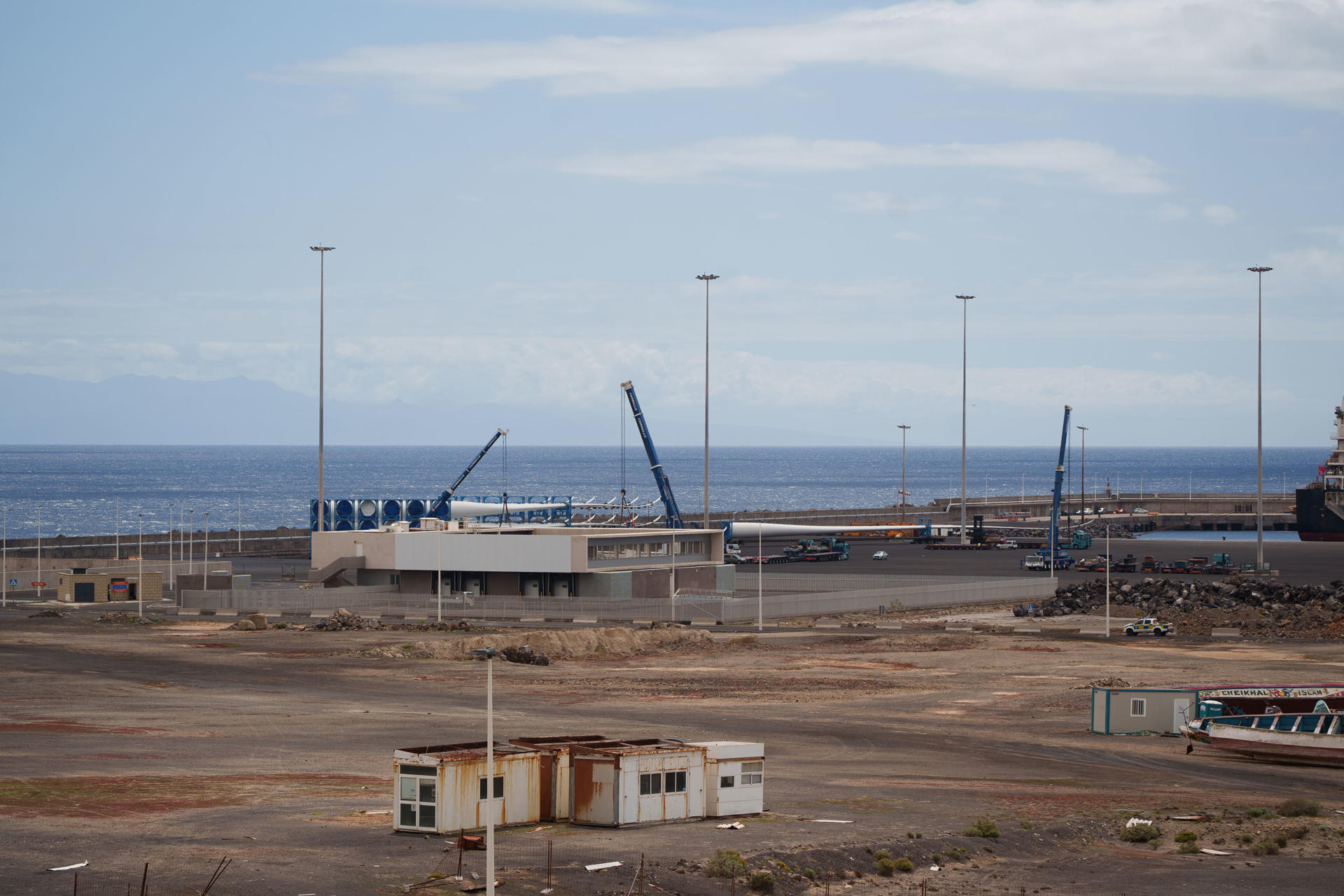 GRANADILLA DE ABONA (TENERIFE), 07/05/2026.- Puerto de Granadilla, en el municipio tinerfeño de Granadilla de Abona, donde se espera que fondee el buque de cruceros MV Hondius procedente de Cabo Verde con 140 personas a bordo, entre ellos 14 españoles. EFE/ Ramón de La Rocha