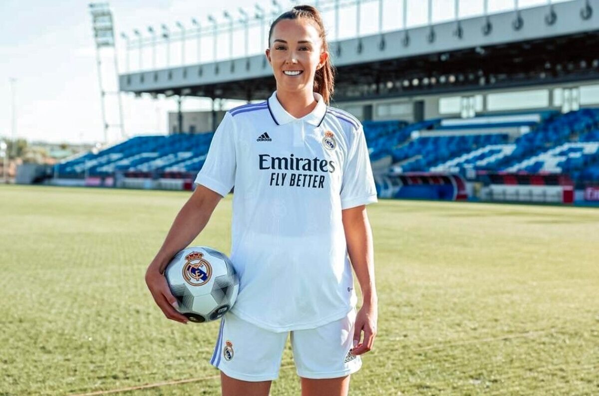 Caroline Weir uurante su presentación con el Real Madrid en 2022