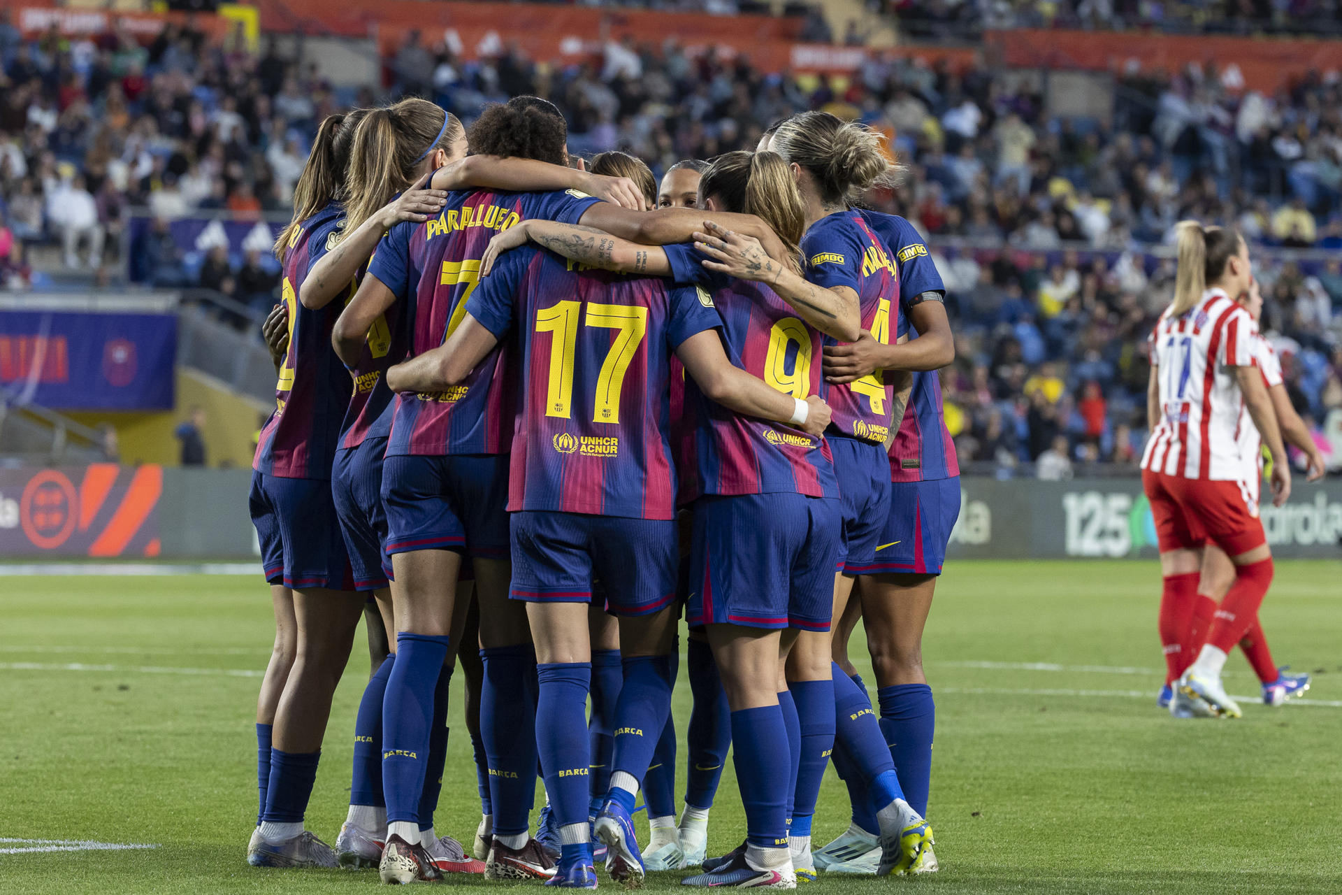 LAS PALMAS DE GRAN CANARIA, 16/05/2026.- Las jugadoras del FC Barcelona celebran el tercer gol ante el Atlético de Madrid, durante la final de la Copa de la Reina de fútbol que disputan FC Barcelona y Atlético de Madrid, este sábado en el estadio de Gran Canaria. EFE/ Quique Curbelo