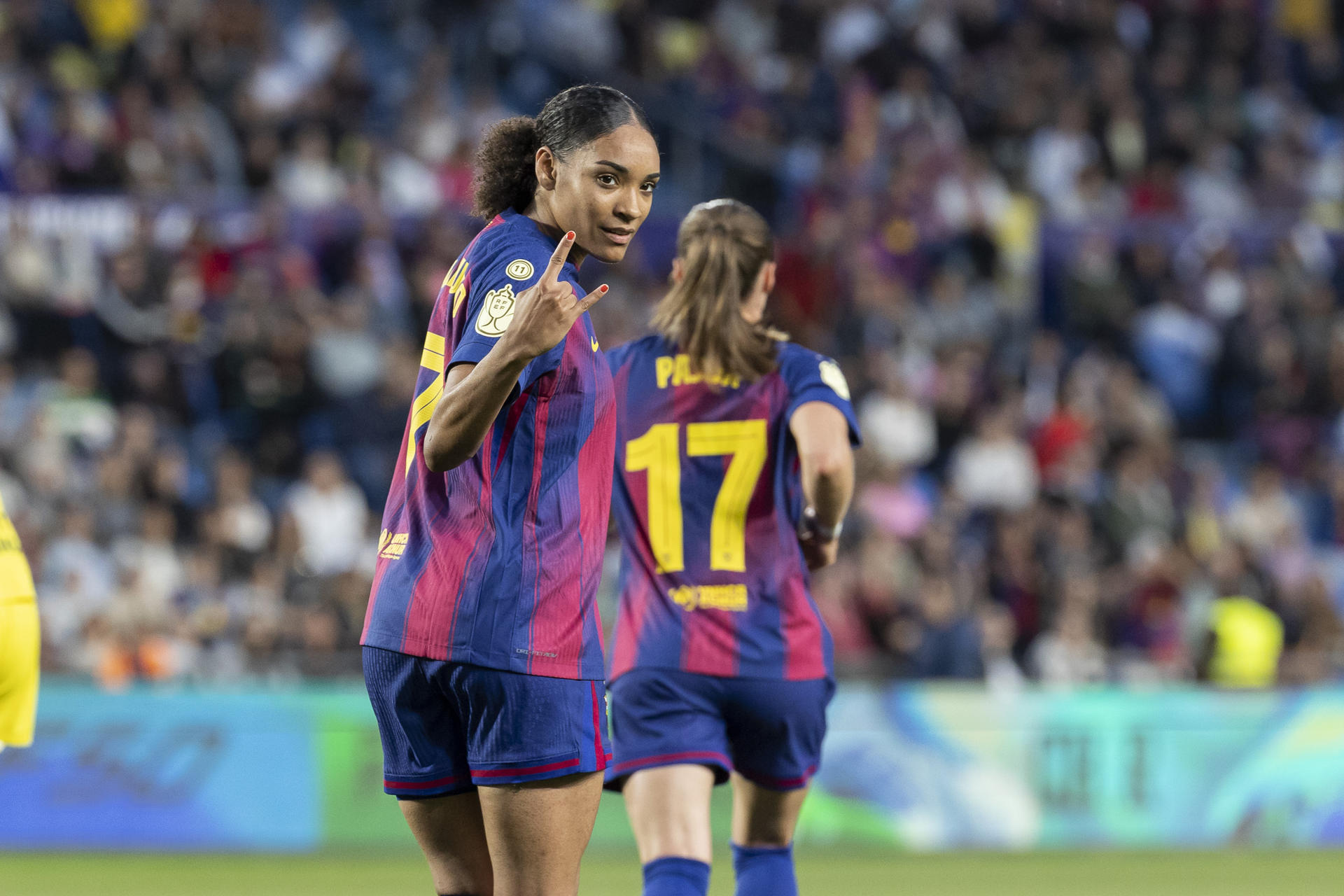 LAS PALMAS DE GRAN CANARIA, 16/05/2026.- La delantera del FC Barcelona Salma Paralluelo celebra su gol durante la final de la Copa de la Reina de fútbol que disputan FC Barcelona y Atlético de Madrid, este sábado en el estadio de Gran Canaria. EFE/ Quique Curbelo